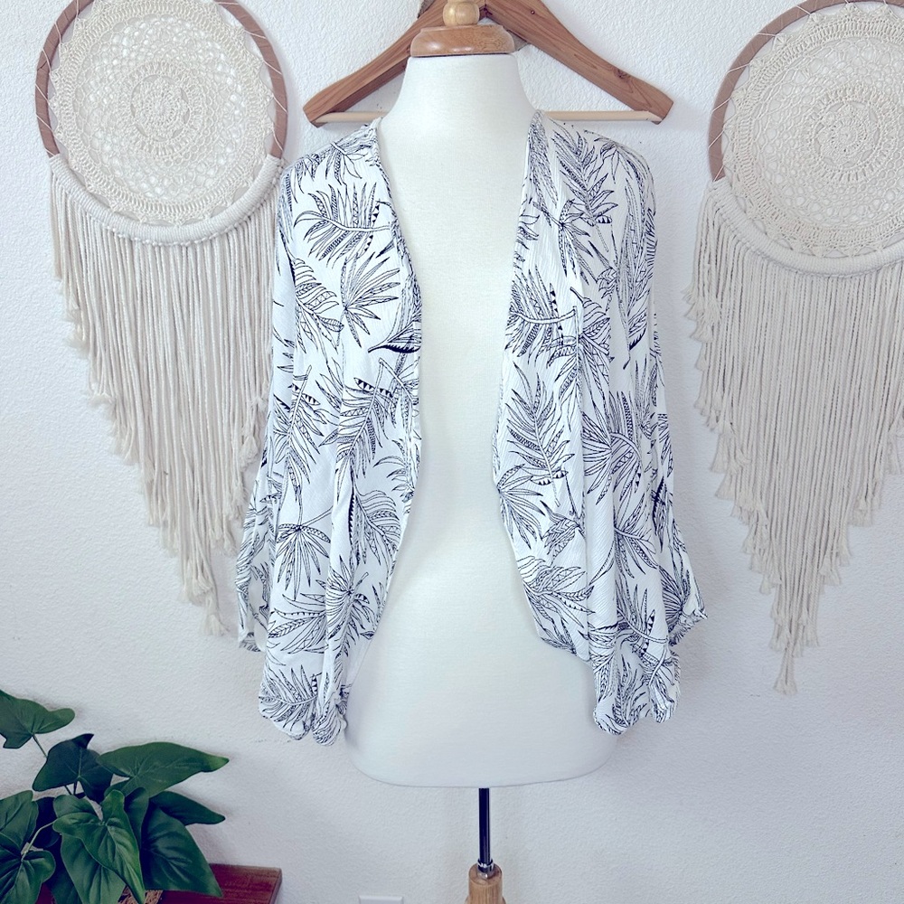 Rip curl black and white palm print kimono batwing cardigan